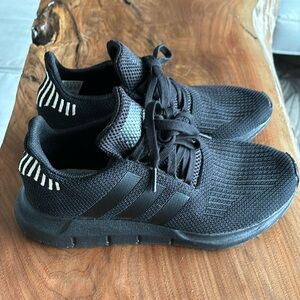 Adidas black sneaker Womens 8
